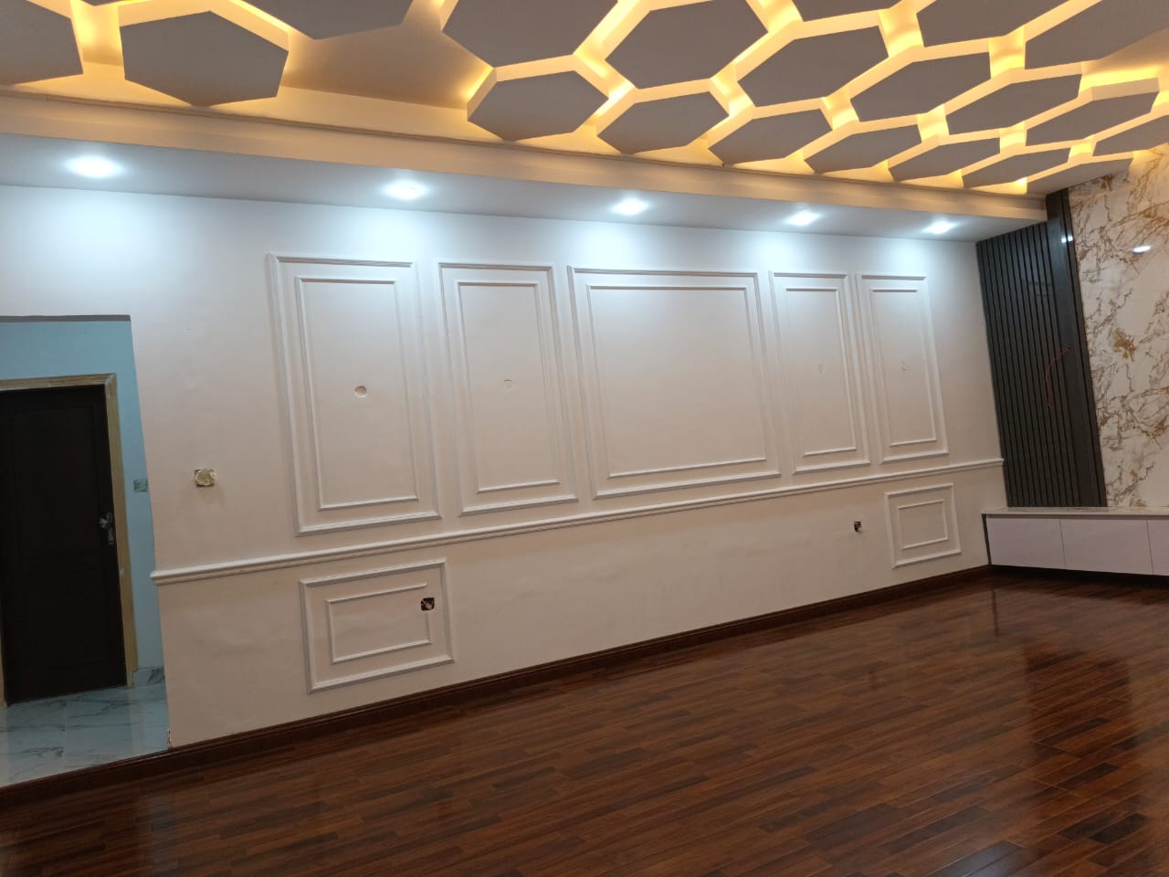 Wall Mouldings